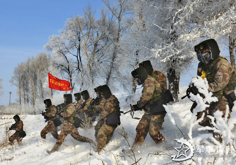 解放军先进寒天装备 零下40度练兵图片