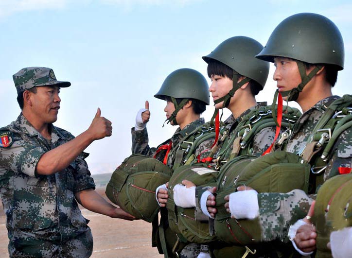 揭秘中国女空中特种兵
