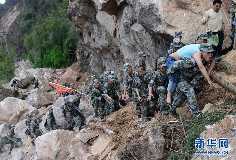 雅安地震受灾人口_...以承受的伤痛 雅安地震受灾现场直击(3)