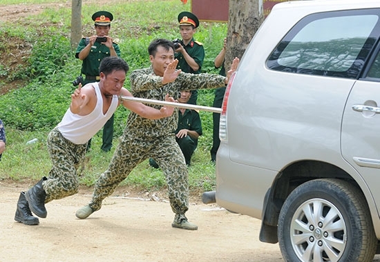 高清:越南特种兵个个是功夫高手 刀术枪法纯熟【9】