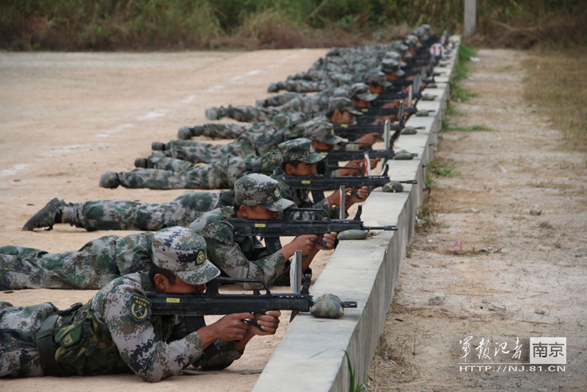 高清:南京军区某新兵营首次实弹射靶考核 合格率100%【2】