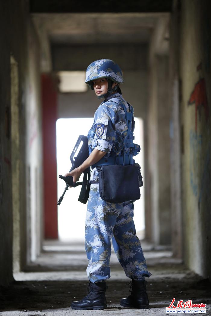 军事竞技纪实节目《<em>超级女兵</em>》讲述90后 霸王