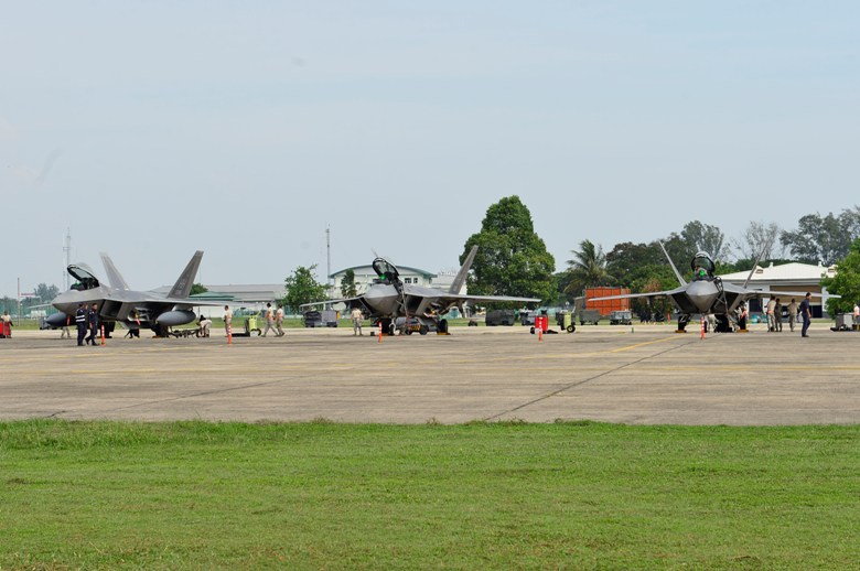ͣ�����������ǿվ������ڵ������վ�F-22ս����
