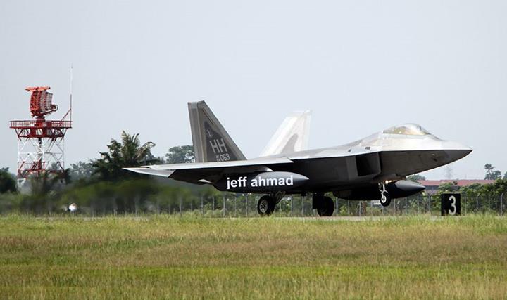 ͣ�����������ǿվ������ڵ������վ�F-22ս����