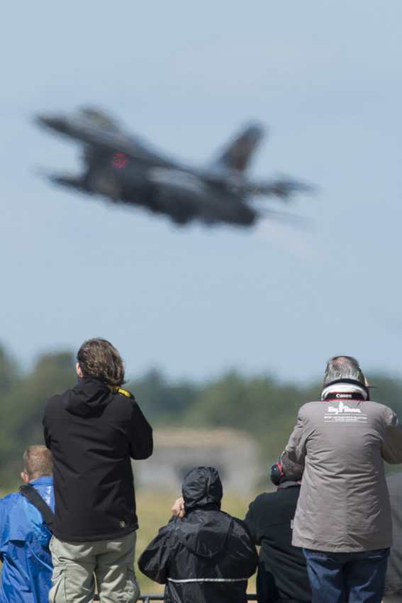 ����ʱ�վ�F16��ɡ�������