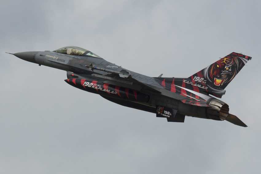 ������F-16ս���ʻ档������