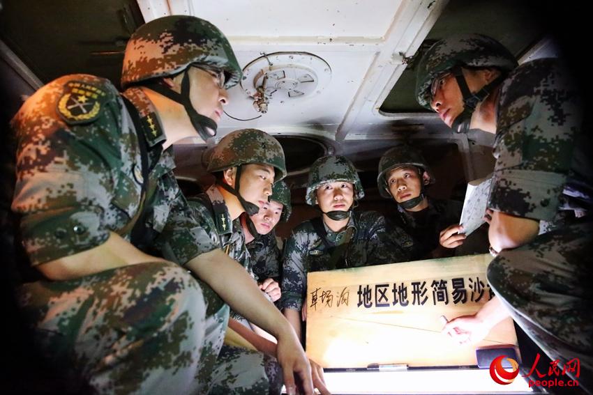 高清:沈阳军区39军某团红八连打造战时刀
