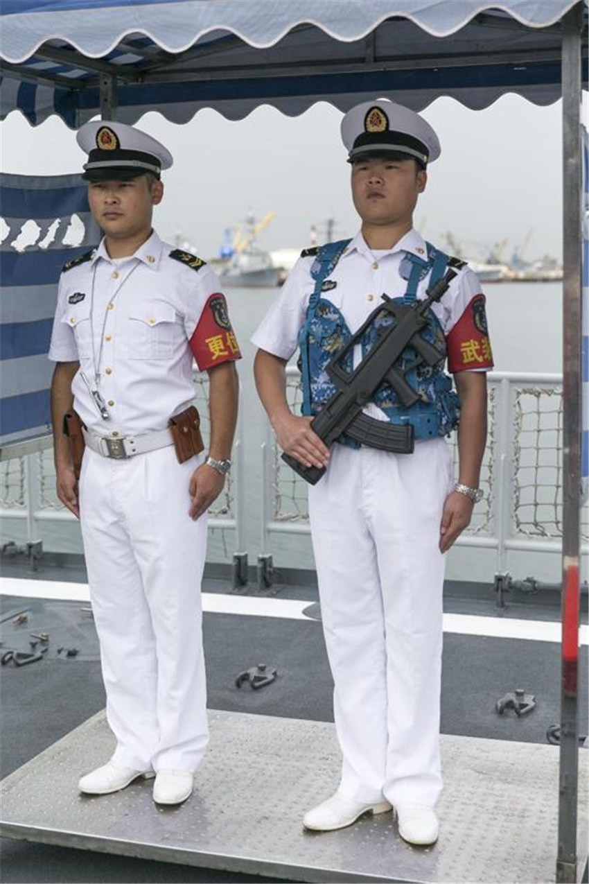 高清:中国海军052c舰在夏威夷开放 千余人参观【14】