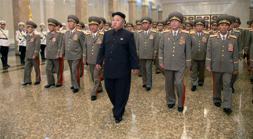 高清：朝鮮各界人士紀念金日成逝世20周年--軍事--人民網