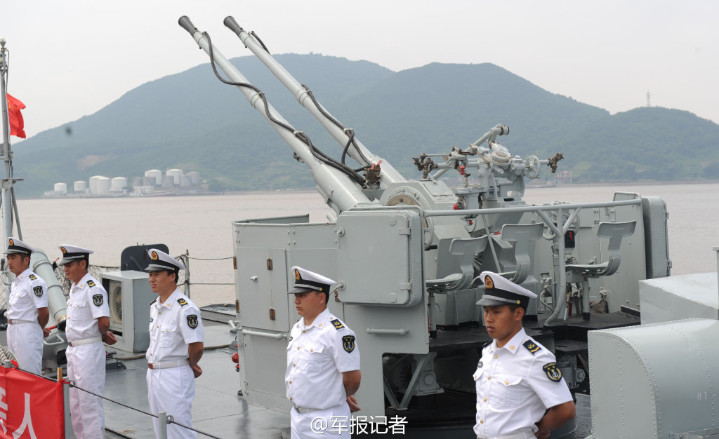 高清:海军海安艇光荣退役 将作靶船