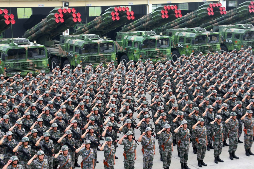 中国 南京军区/高清：南京军区重火箭炮旅赴新疆考核【2】