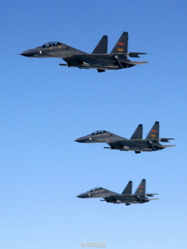 高清:中国空军3架苏-30飞赴俄罗斯参加国际竞