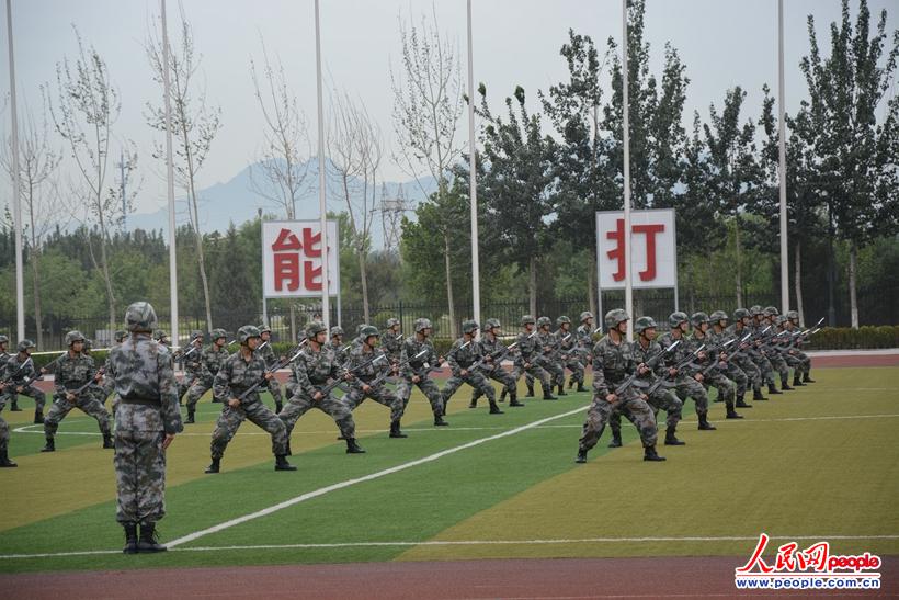 中外记者首次赴装甲兵工程学院参观采访(图)【29】