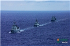 中美海军舰艇进行编队训练