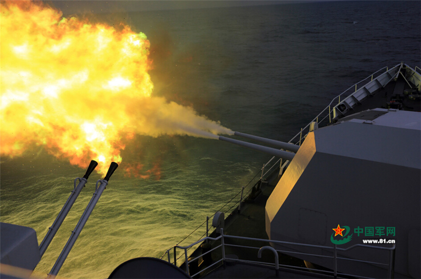 高清：东海舰队某护卫舰大队复杂海域练打赢