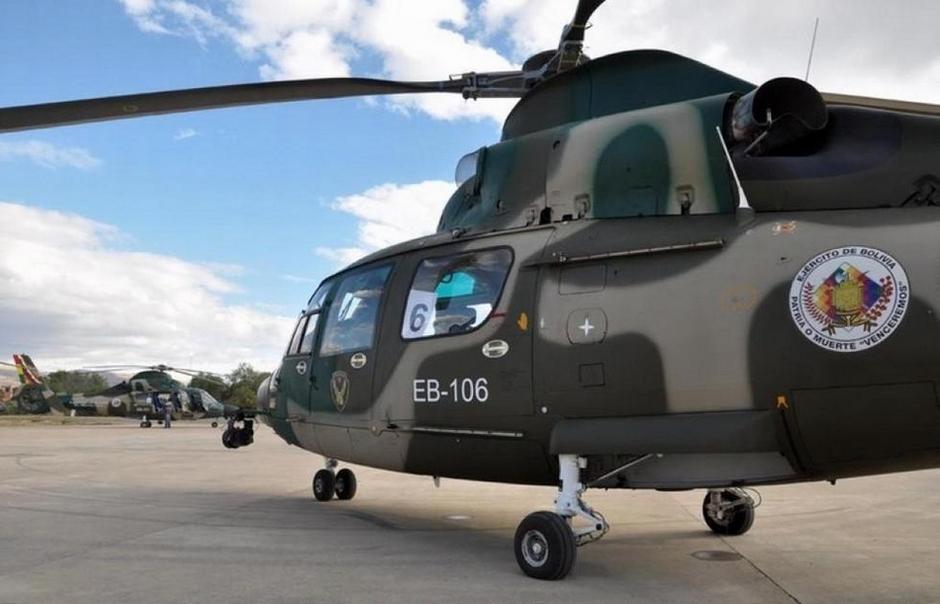 高清:玻利维亚陆军接收中国直升机 玻总统出席