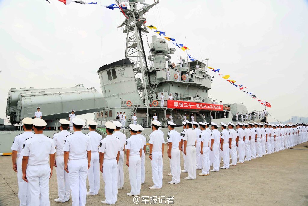 重庆舰退役:航程超15万海里 首巡曾母暗沙