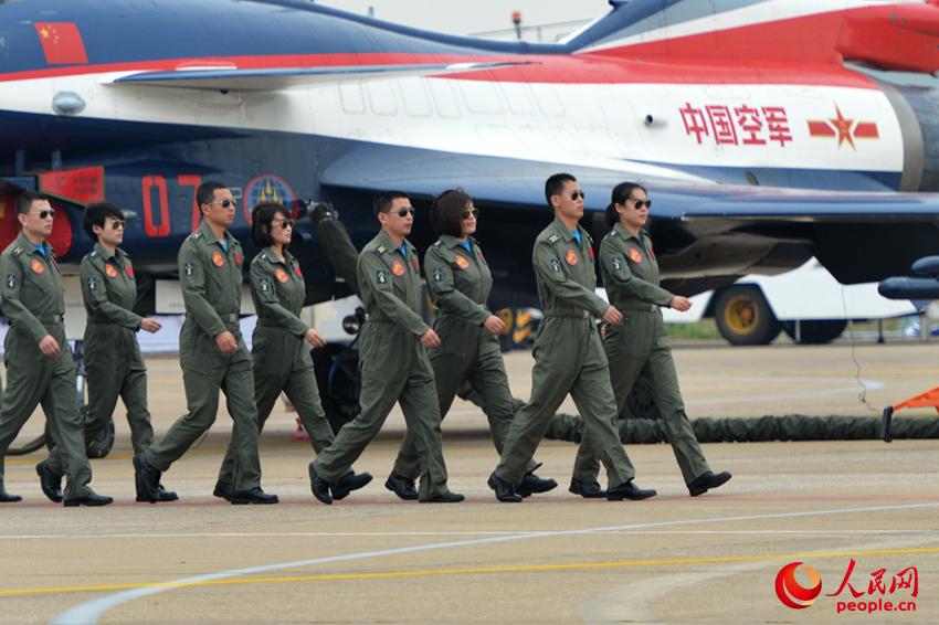 中国空军首批歼击机女飞行员。摄影：翁奇羽