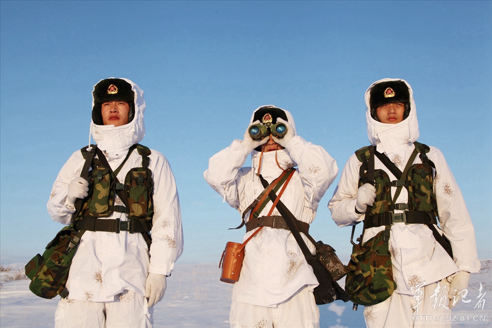 高清：-25℃，边防官兵乘摩托雪橇巡逻边境线【5】