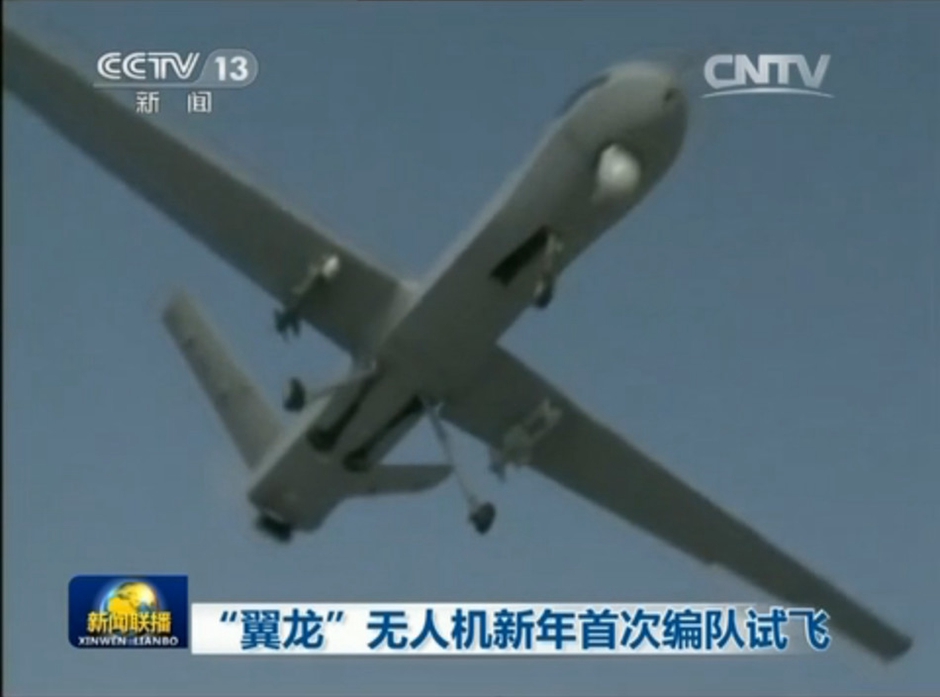 翼龍無人機挂彈空中飛行