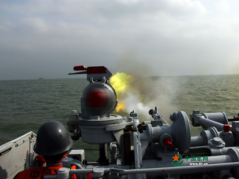 高清：東海艦隊022導彈艇在海面排起長龍【6】
