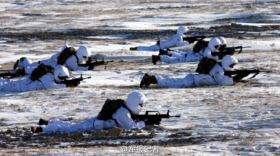 高清：海軍陸戰隊兩棲戰車在東北寒區實彈射擊【7】