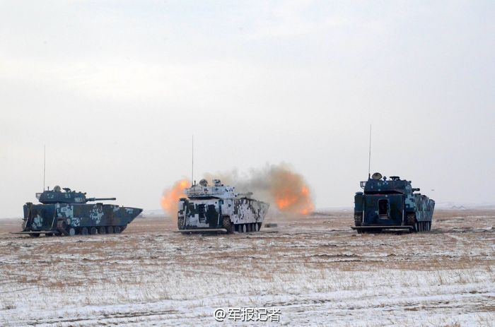 高清：海軍陸戰隊兩棲戰車在東北寒區實彈射擊【8】