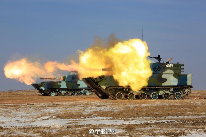 高清：海軍陸戰隊兩棲戰車在東北寒區實彈射擊【2】