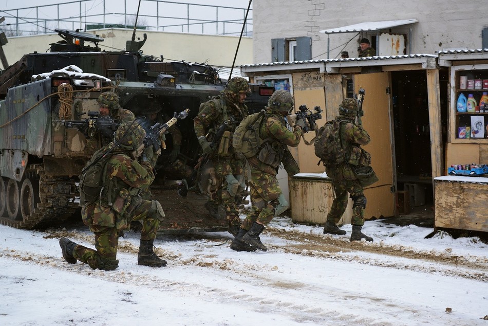 高清：荷蘭精銳部隊參加北約冬季訓練