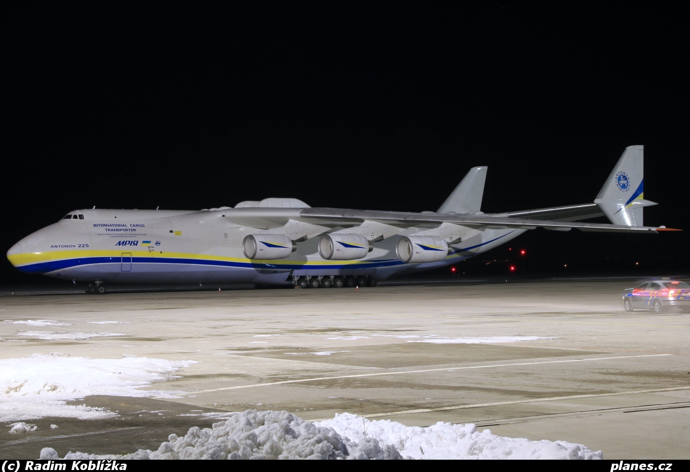 安-225運輸機在捷克俄斯特拉發市莫什諾夫機降落