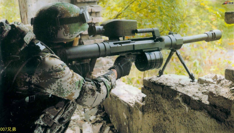 組圖：國產榴彈發射器安裝狙擊瞄鏡