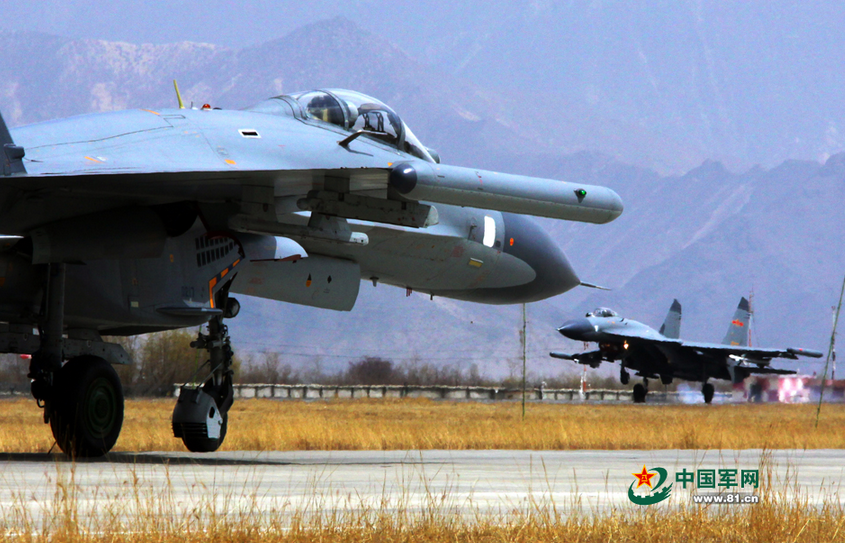 高清:蘭空殲-11戰機在雪域高原惡劣環境練實戰 