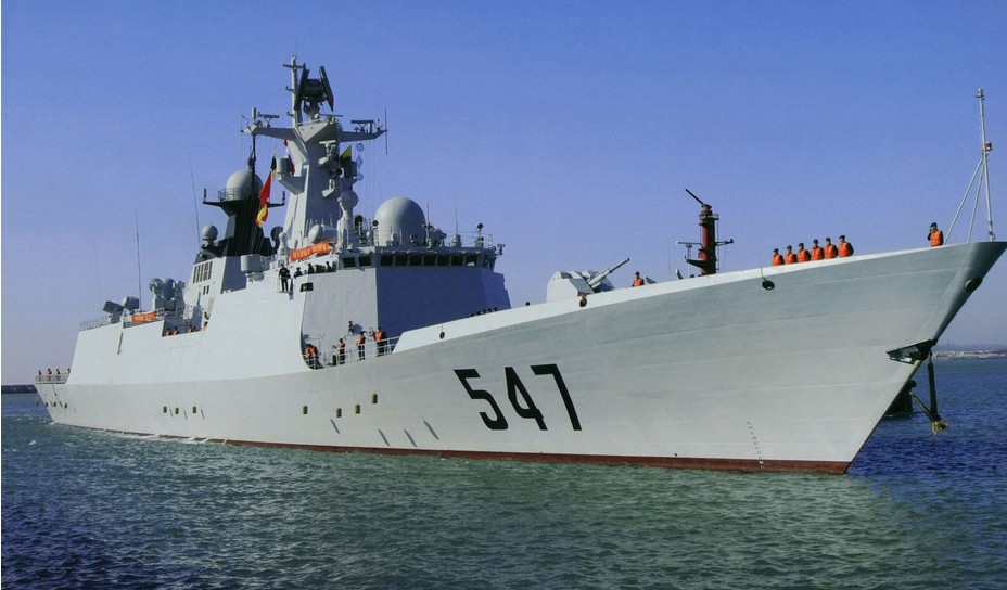 首批中国公民乘海军临沂舰撤离也门抵吉布提