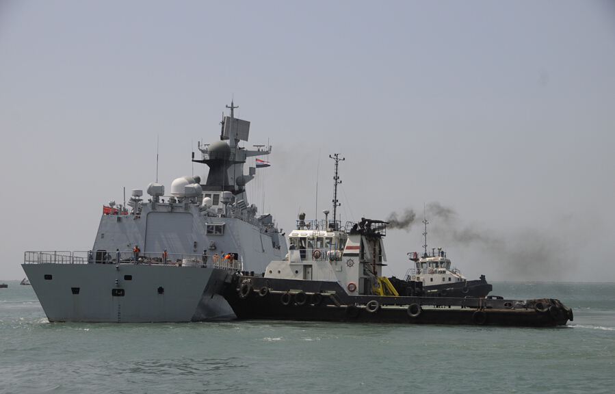 3月30日，中國軍艦載著撤離公民離開也門西部荷台達港。