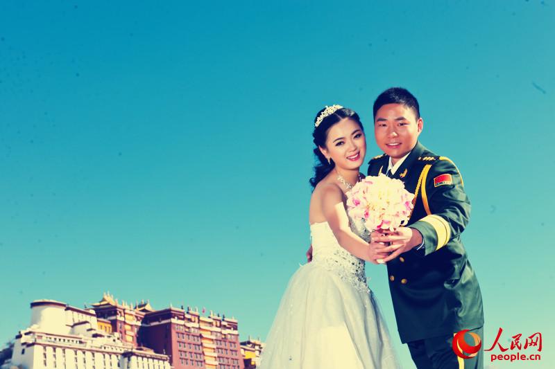 尹雲峰與妻子趙妮在拉薩的結婚照