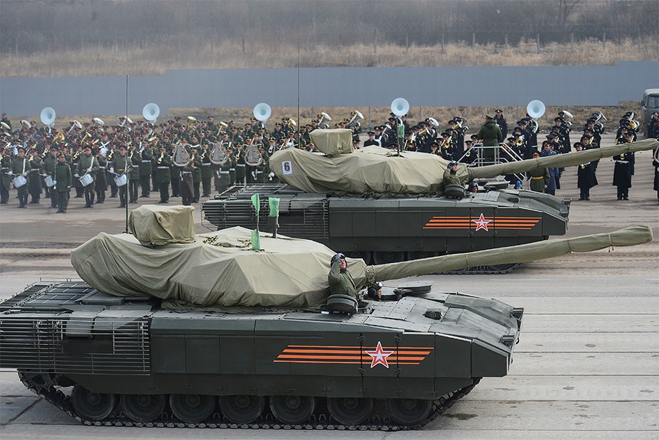 高清：俄最新T-14主战坦克“蒙头”现身阅兵彩排