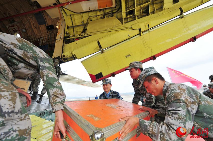 中國空軍4架伊爾-76飛機投入尼泊爾抗震救災  張恆平 攝