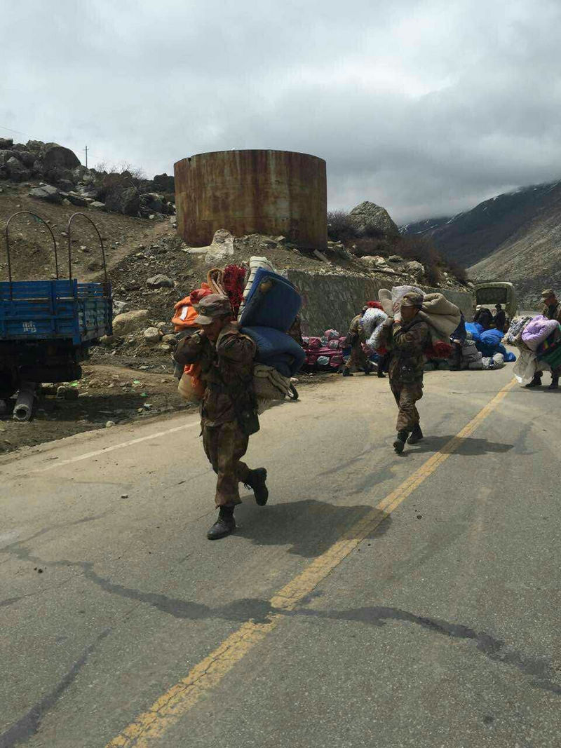 高清：駐藏官兵在聶拉木展開救援