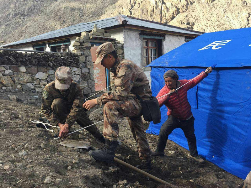 高清：駐藏官兵在聶拉木展開救援【2】