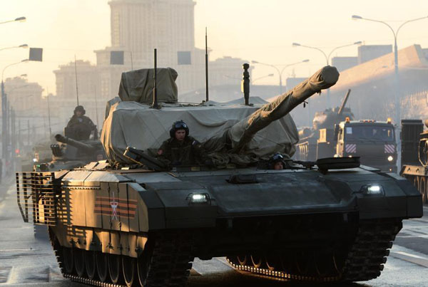 资料图：俄罗斯新型T-14阿玛塔主战坦克在彩排
