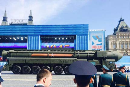 "亚尔斯"洲际导弹等装备通过红场接受检阅当地时间5月9日上午10时，俄罗斯在莫斯科红场举行阅兵式,"亚尔斯"洲际导弹等装备通过红场接受检阅。