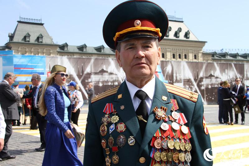 俄罗斯老战士阅兵观感:感谢中国领导人让我们