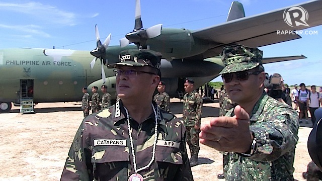 高清:菲律宾军方总参谋长率记者登南沙中业岛