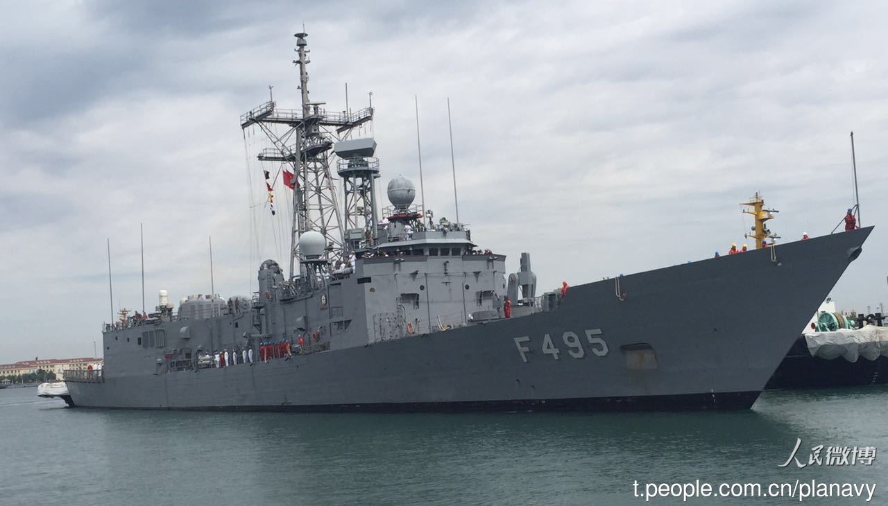 高清：土耳其海軍戈迪茲號護衛艦抵達青島訪問