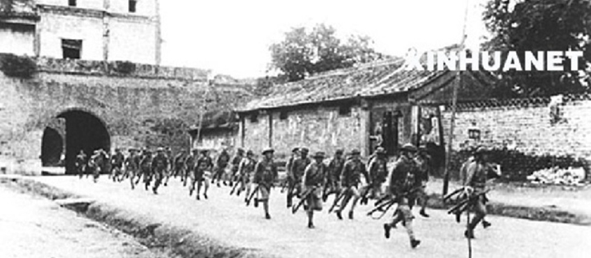 資料圖：駐守北平宛平城的中國軍隊奔赴盧溝橋抵抗日軍。