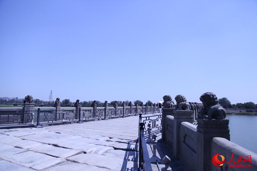如今盧溝橋上的石獅子已經被修復。邱越攝