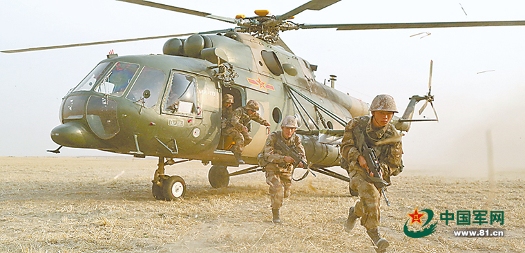 步兵搭載直升機機降，提高快速反應能力。