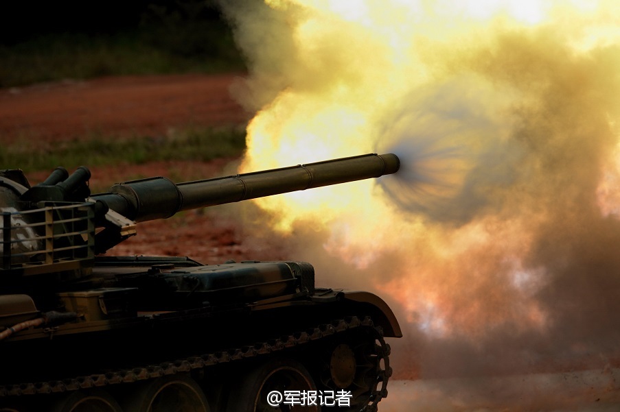 高清：駐雲南59D坦克主炮震撼開火 目標炸開花【4】