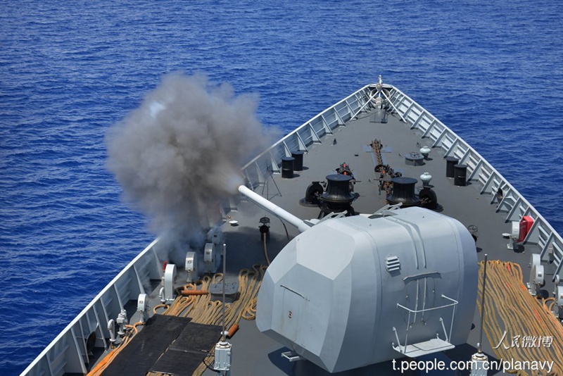 高清：中國海軍遠海訓練編隊在西太平洋進行實彈射擊
