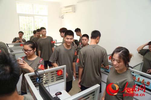 參觀軍營網吧